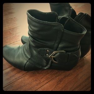 BareTraps Steena black stacked booties